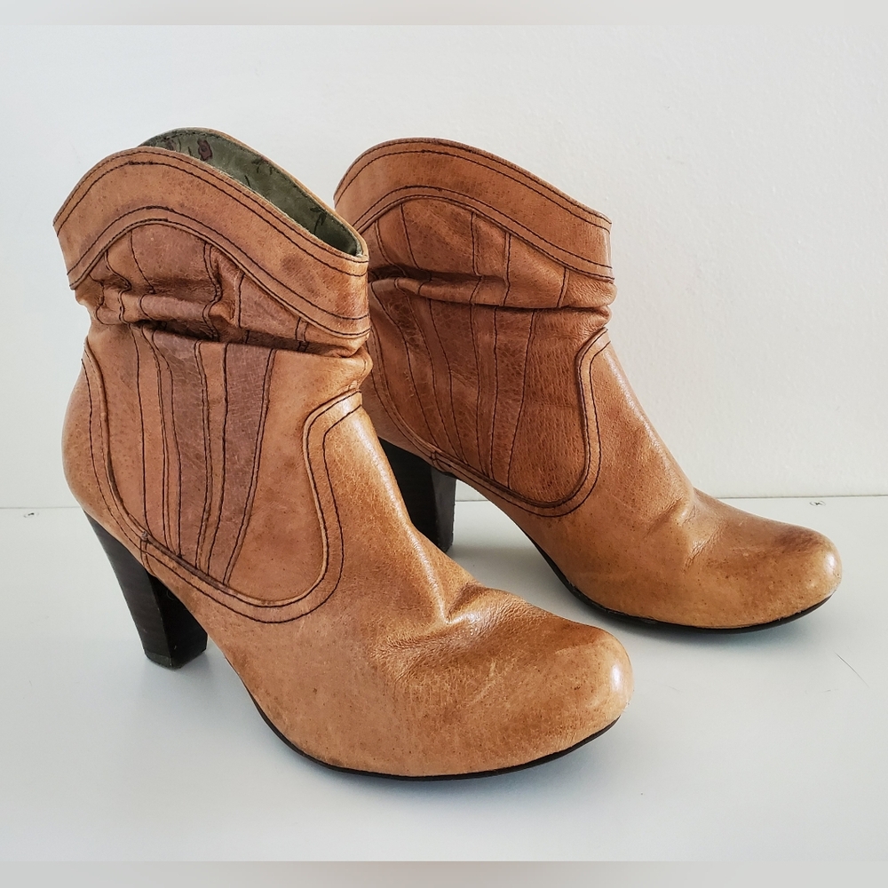 BC Footwear Slouched Ankle Leather Heeled Boots Women's Size 9